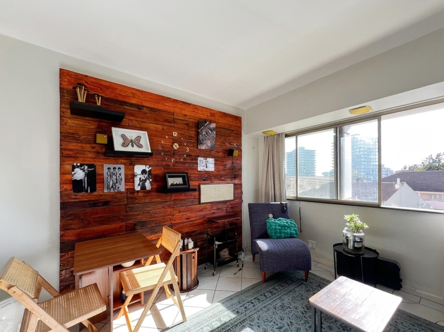 1 Bedroom Property for Sale in Sea Point Western Cape